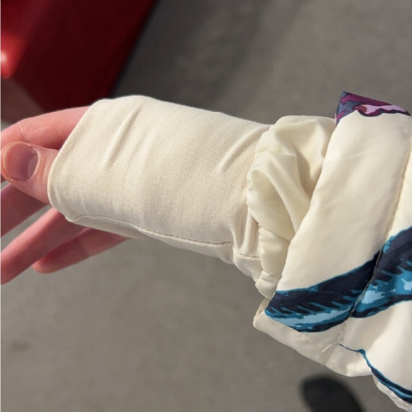 Columbia white out omniheat puffer coat- white purple blue floral- like new - Picture 6 of 7